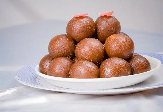 Gulab Jamun Recipe with Milk Powder: Unique Taste 4 gulab-jamun-recipe-with-milk-powder