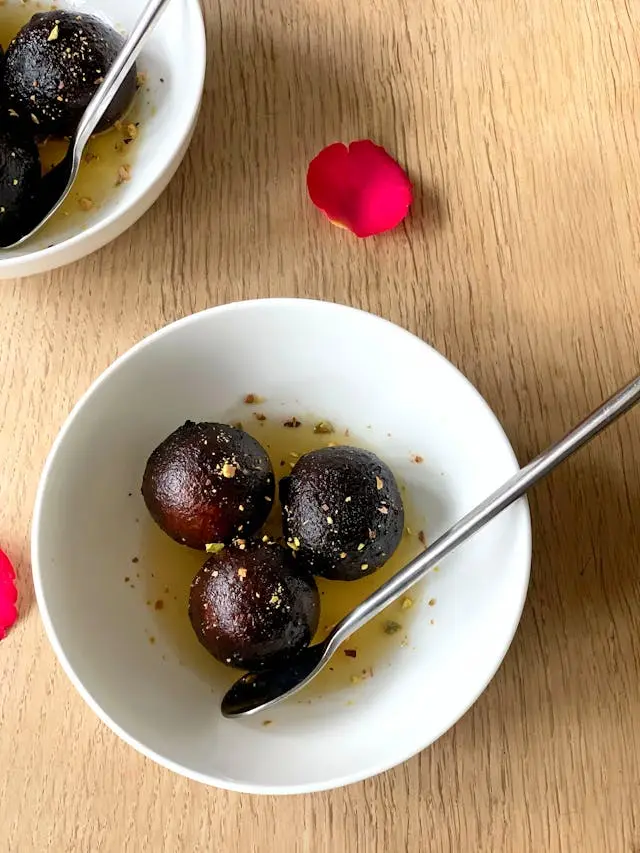 Gulab Jamun Recipe with Milk Powder: Unique Taste 1 gulab-jamun-recipe-with-milk-powder