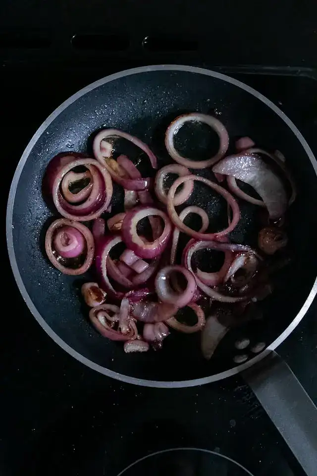 caramelizing-onions