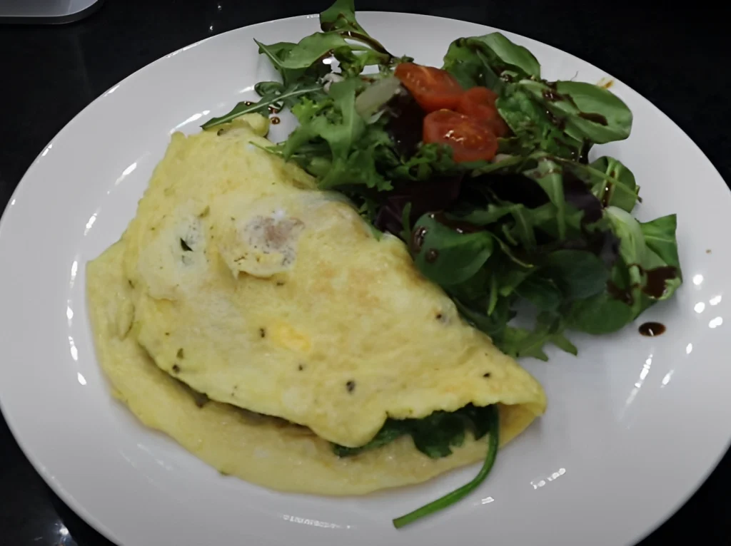 avocado-egg-omelet-with-roasted-tomatoes-in-spinach